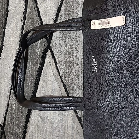 VICTORIA SECRET 2016 LARGE OPEN FAUX LEATHER TOTE - Picture 2 of 8